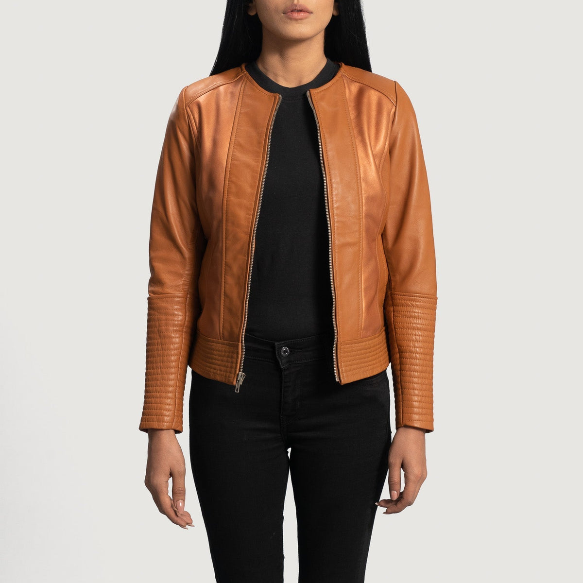 
Sleeky Clean Ljusbrun Bikerjacka i Läder för Dam in Tan Brown Sheepskin Leather - Framifrån med skräddarsydd silhuett | Handla online