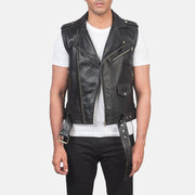 
Sullivan Svart Leather Biker Vest för Herr in Black Cowhide Leather - Framifrån med skräddarsydd silhuett | Handla online