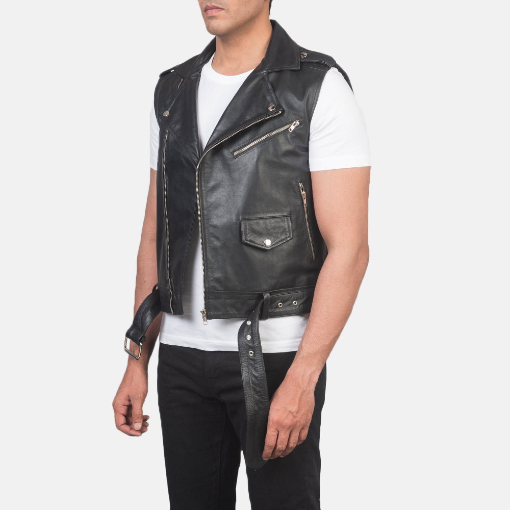
Black Cowhide Leather Biker Jacket - Bakifrån med perfekt axelpassform och ren fåll