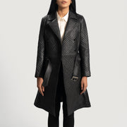 
Närbildsdetalj of Notch & Button & waist belt Hardware on Sweet Susan Svart Trenchcoat i Läder för Dam