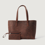 
The Bianca Vintage Distressed Brown Leather Tote Bag For Women in Distressed Brown Full-Grain Leather - Full Exterior Framifrån med skräddarsydd silhuett | Handla online