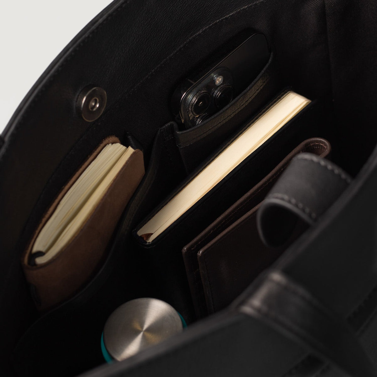 
The Poet Tygkasse i läder – alternate product view 8