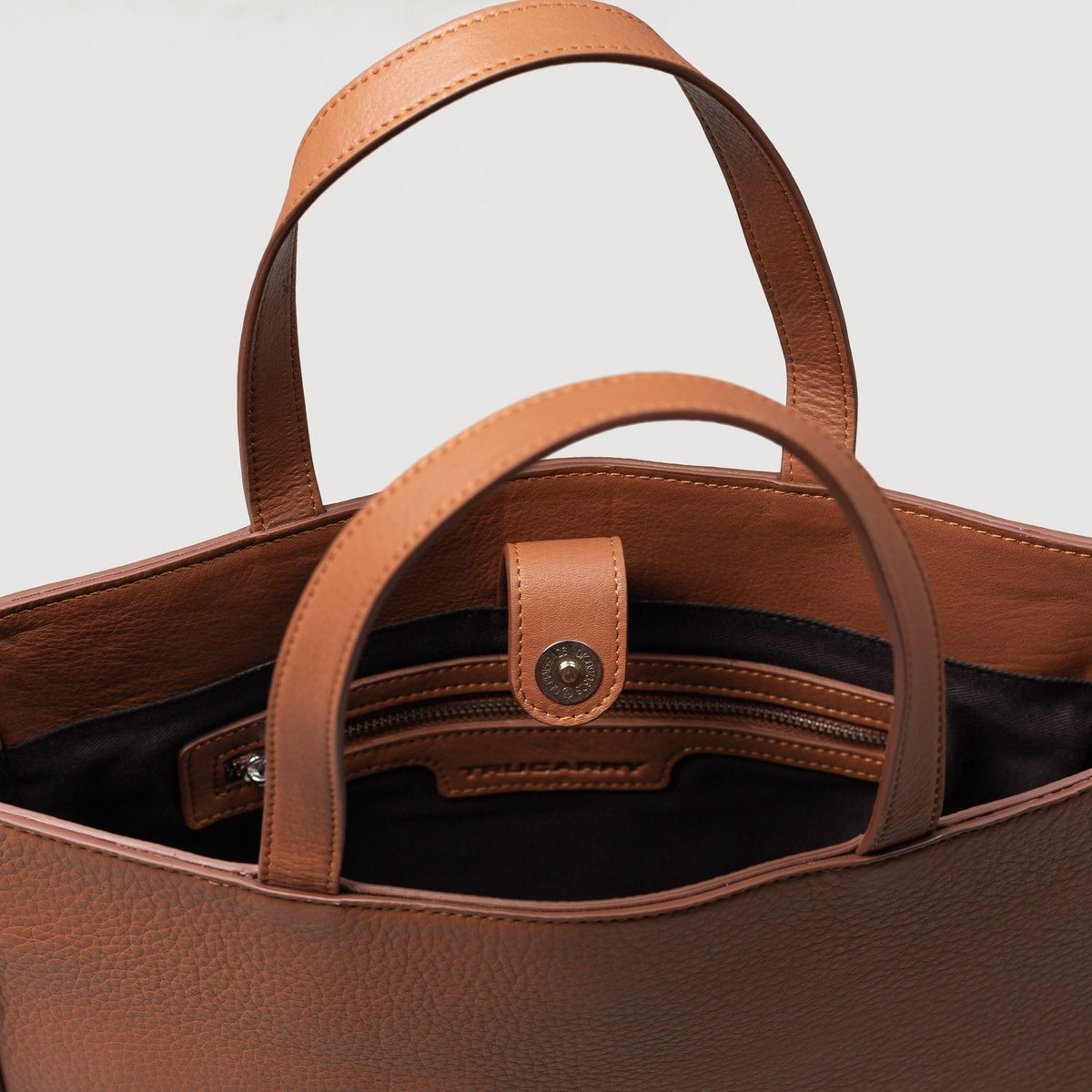 
The Poet Tygkasse i läder – alternate product view 8