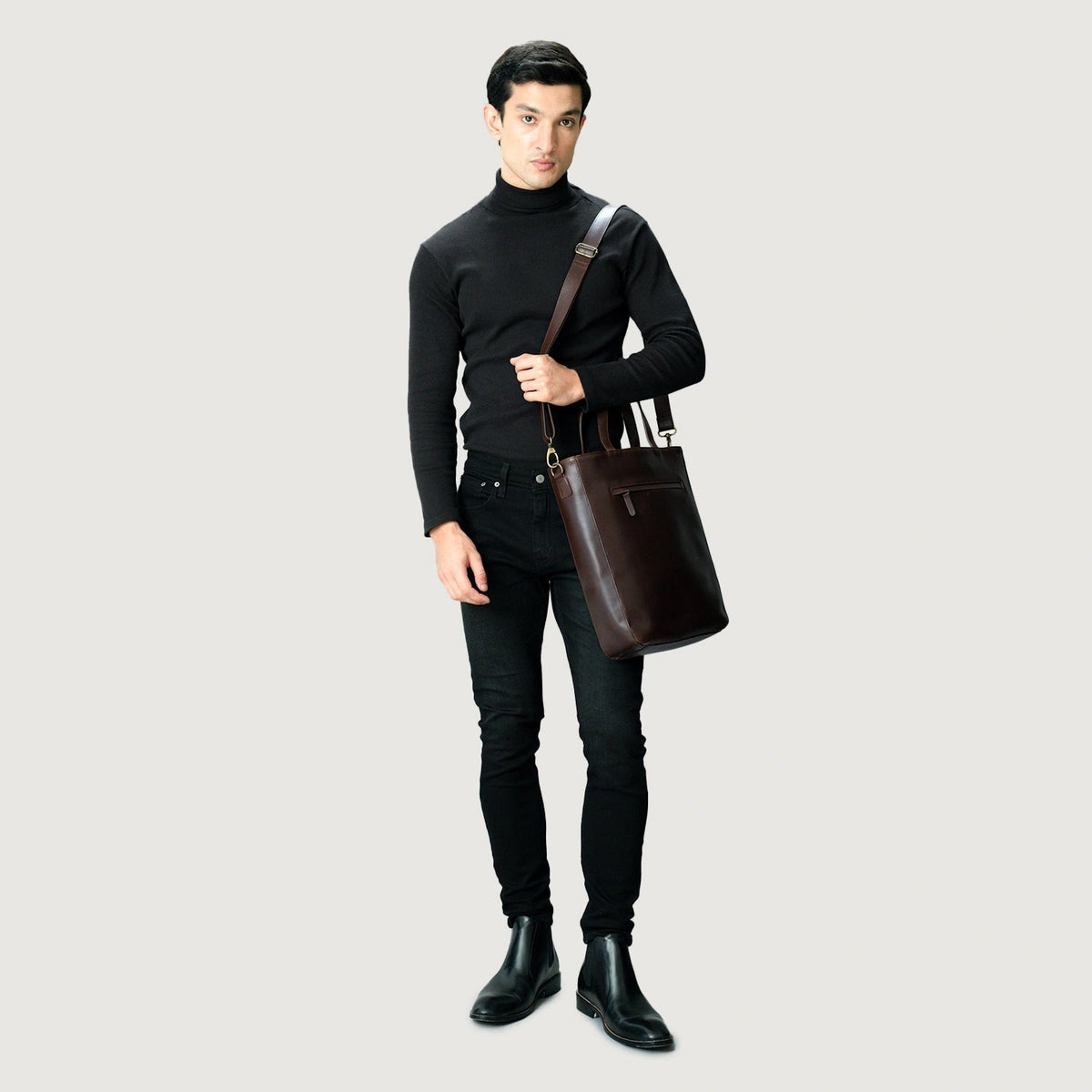 
Insida Showing Dedicated Padded Laptop Sleeve & Multi-Compartment Organization