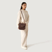 
Distressed Brown Full-Grain leather Bag - Bakifrån med förstärkta läderremmar och sömmar