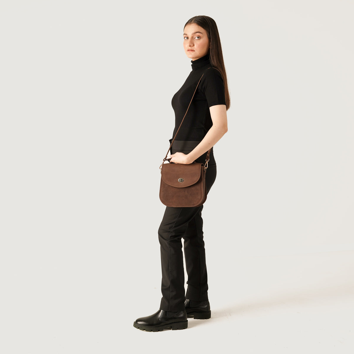 
The Sandra Vintage Ljusbrun Leather Saddle Bag – alternate product view 9