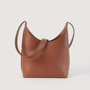 
The Stefani Brown Leather Hobo Bag For Women in Brown Full-Grain Leather - Framifrån med skräddarsydd silhuett | Handla online