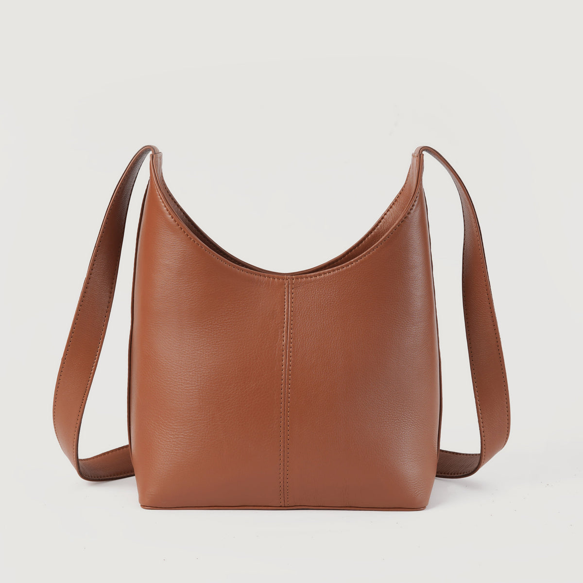 
Närbildsdetalj of Classic Collar & Heavy-Duty Zipper Hardware on The Stefani Brown Leather Hobo Bag For Women