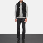 Men's Tony Svart Suede Vest för Herr - Lateral Side Profile View Showing Sleeve Cut &amp; Athletic Taper Fit