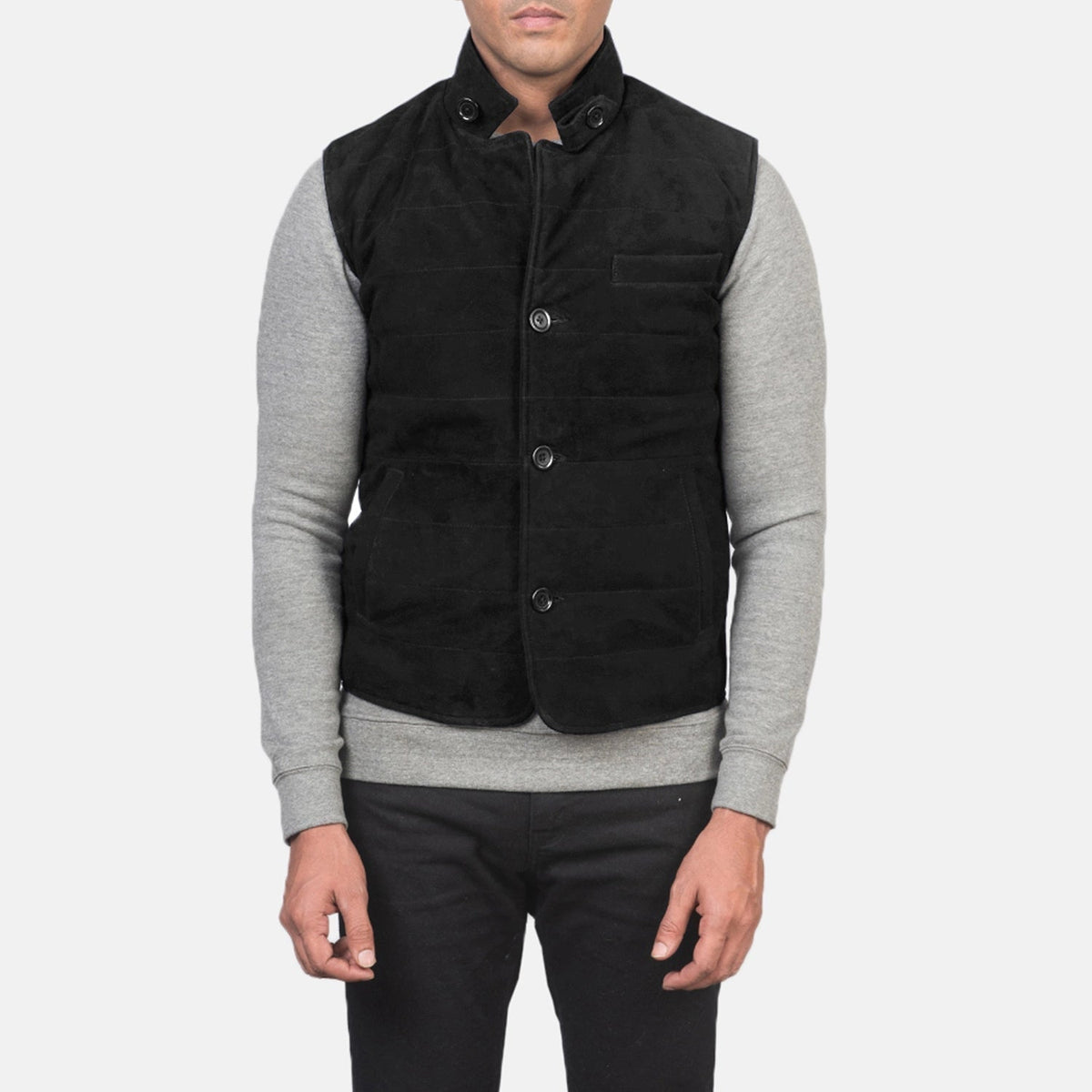 Close-Up Detail of Notch with removable throat latch &amp; Button Hardware on Men's Tony Svart Suede Vest för Herr