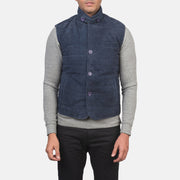 
Närbildsdetalj of Notch with removable throat latch & Button Hardware on Tony Blå Suede Vest för Herr