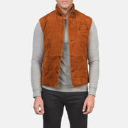 Men's Tony Brun Suede Vest för Herr in Brown Goatskin Suede - Front Profile View &amp; Tailored Silhouette | Buy Online
