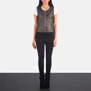 
Vanda Distressed Brun Leather Biker Vest för Dam - Sidoprofil som visar ärmskärning