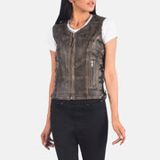 
Närbildsdetalj of V-neck & Zipper Hardware on Vanda Distressed Brun Leather Biker Vest för Dam