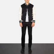 Men's Vaxton Svart &amp; White Hybrid Varsity Läderjacka för Herr - Lateral Side Profile View Showing Sleeve Cut &amp; Athletic Taper Fit