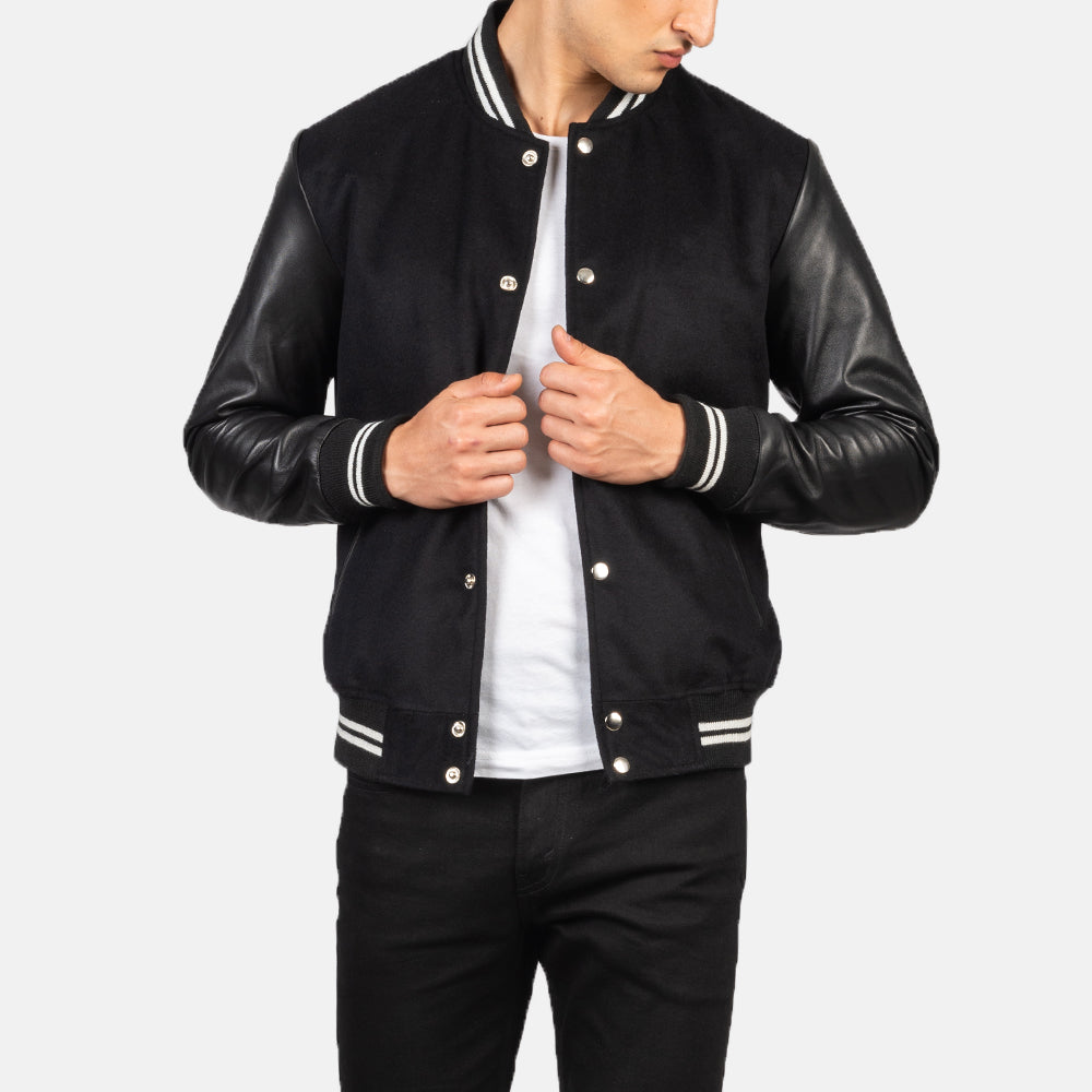 Men's Vaxton Svart Striped Hybrid Varsity Läderjacka för Herr in Black Sheepskin Leather - Front Profile View &amp; Tailored Silhouette | Buy Online