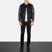 Men's Vaxton Svart Striped Hybrid Varsity Läderjacka för Herr - Lateral Side Profile View Showing Sleeve Cut &amp; Athletic Taper Fit
