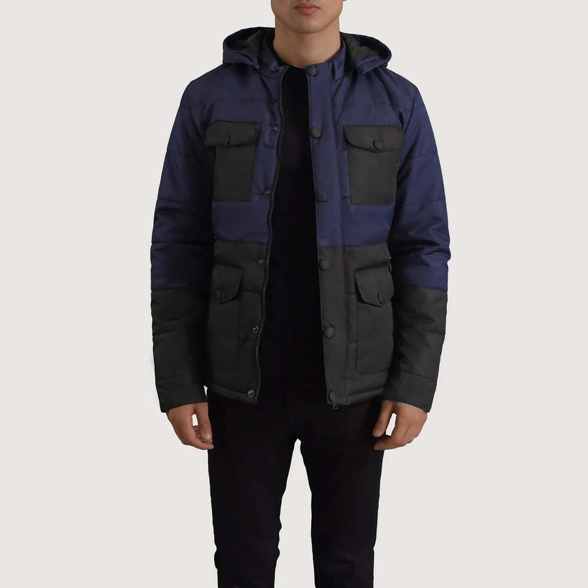 
Wayne Svart & Blå Hooded Puffer Läderjacka för Herr in Black + Blue Full-Grain Leather - Framifrån med skräddarsydd silhuett | Handla online