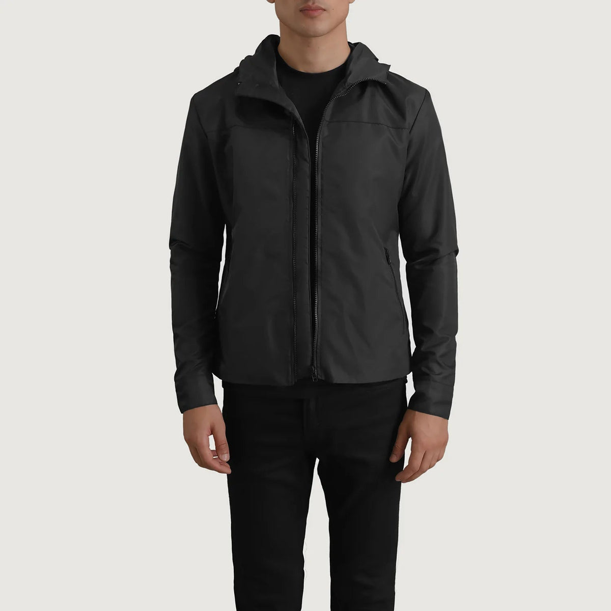 
Wesley Svart Hooded Windbreaker Läderjacka för Herr i svart äkta nötskinn - Framifrån med skräddarsydd silhuett | Handla online