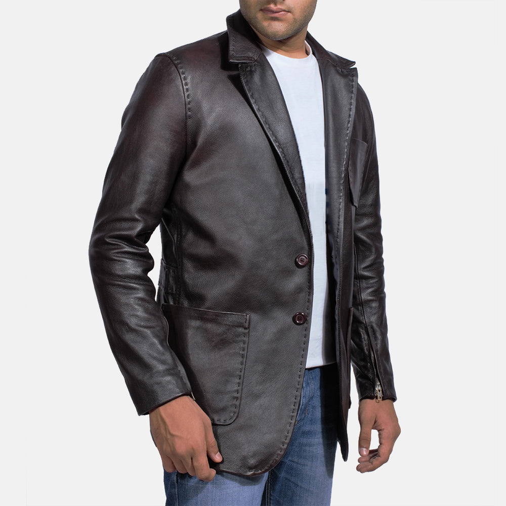 Close-Up Detail of Notch &amp; Button Hardware on Men's Wine Svart Leather Blazer för Herr