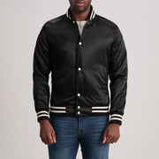 Xander Svart Varsity Läderjacka för Herr in Black Satin - Front Profile View &amp; Tailored Silhouette | Buy Online