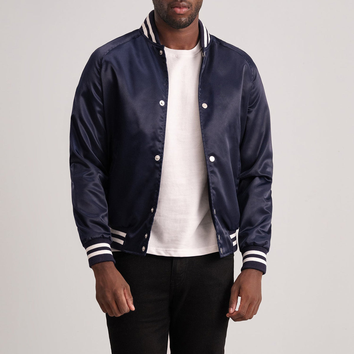 Xander Blue Varsity Läderjacka för Herr - Lateral Side Profile View Showing Sleeve Cut &amp; Athletic Taper Fit