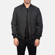 Men's Zack Svart Bomberjacka i Läder för Herr in Black Polyester - Front Profile View &amp; Tailored Silhouette | Buy Online