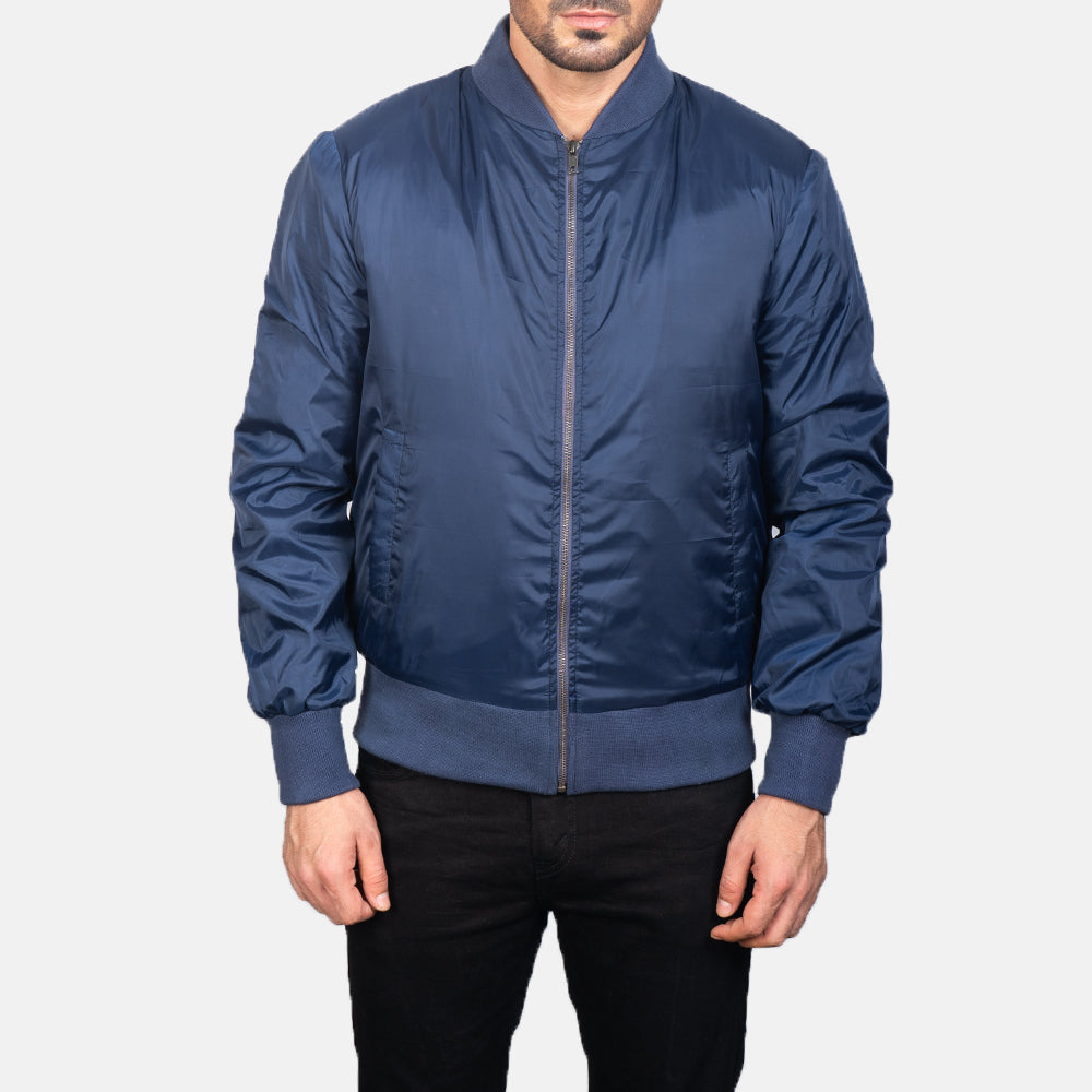 Close-Up Detail of Varsity &amp; Zipper Hardware on Men's Zack Blue Bomberjacka i Läder för Herr