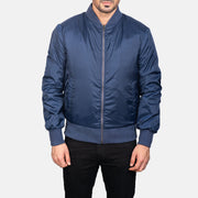 Close-Up Detail of Varsity &amp; Zipper Hardware on Men's Zack Blue Bomberjacka i Läder för Herr