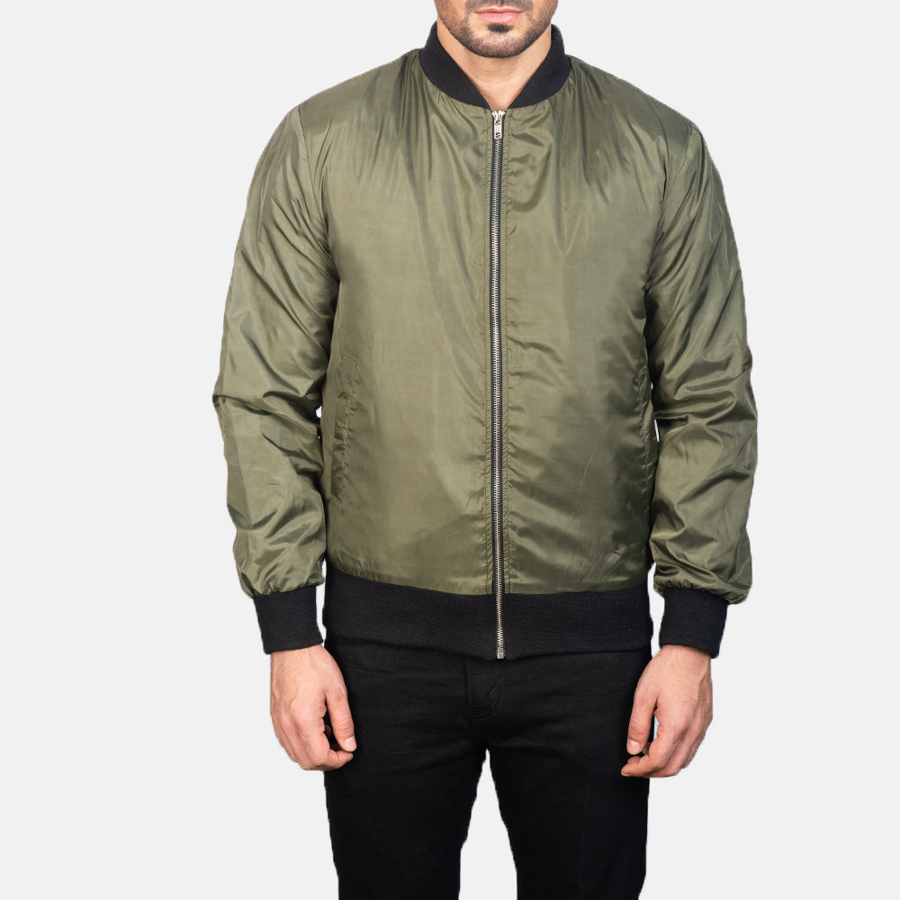 Close-Up Detail of Varsity &amp; Zipper Hardware on Men's Zack Green Bomberjacka i Läder för Herr