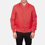 Close-Up Detail of Varsity &amp; Zipper Hardware on Men's Zack Red Bomberjacka i Läder för Herr